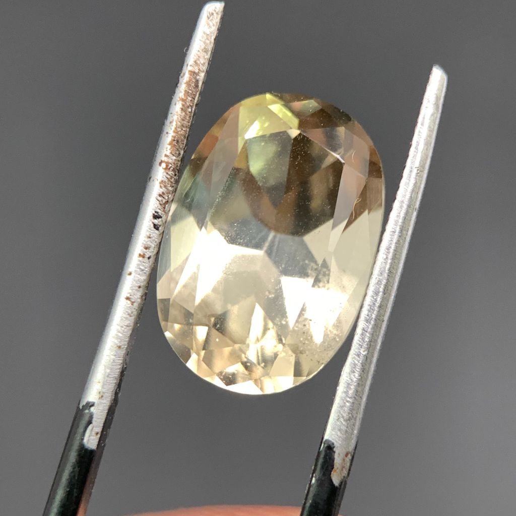 Auction For Clear Cut Quartz Gem – Exquisite Stone from Pakistan